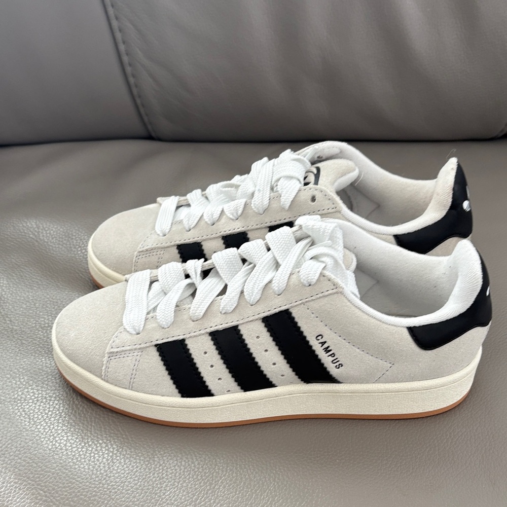 adidas Women's Sneakers - Black and White Campus 00